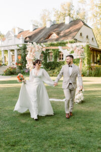 floral wedding ceremony arch092
